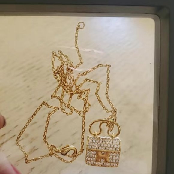EVLOARI bag necklace